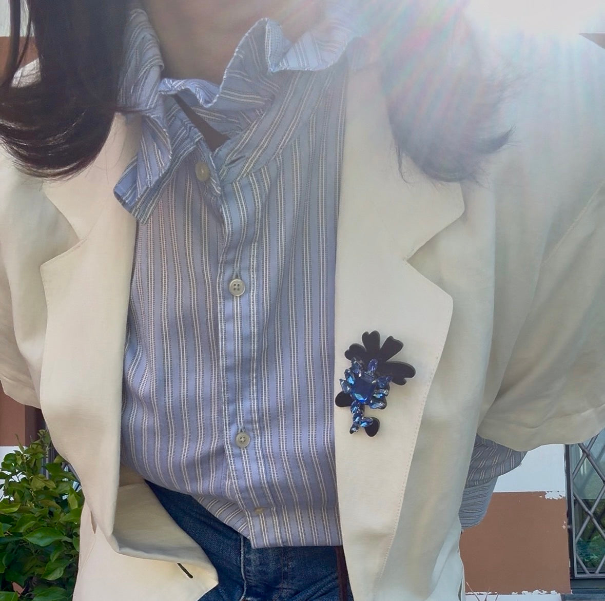 Spilla fiore blu con strass