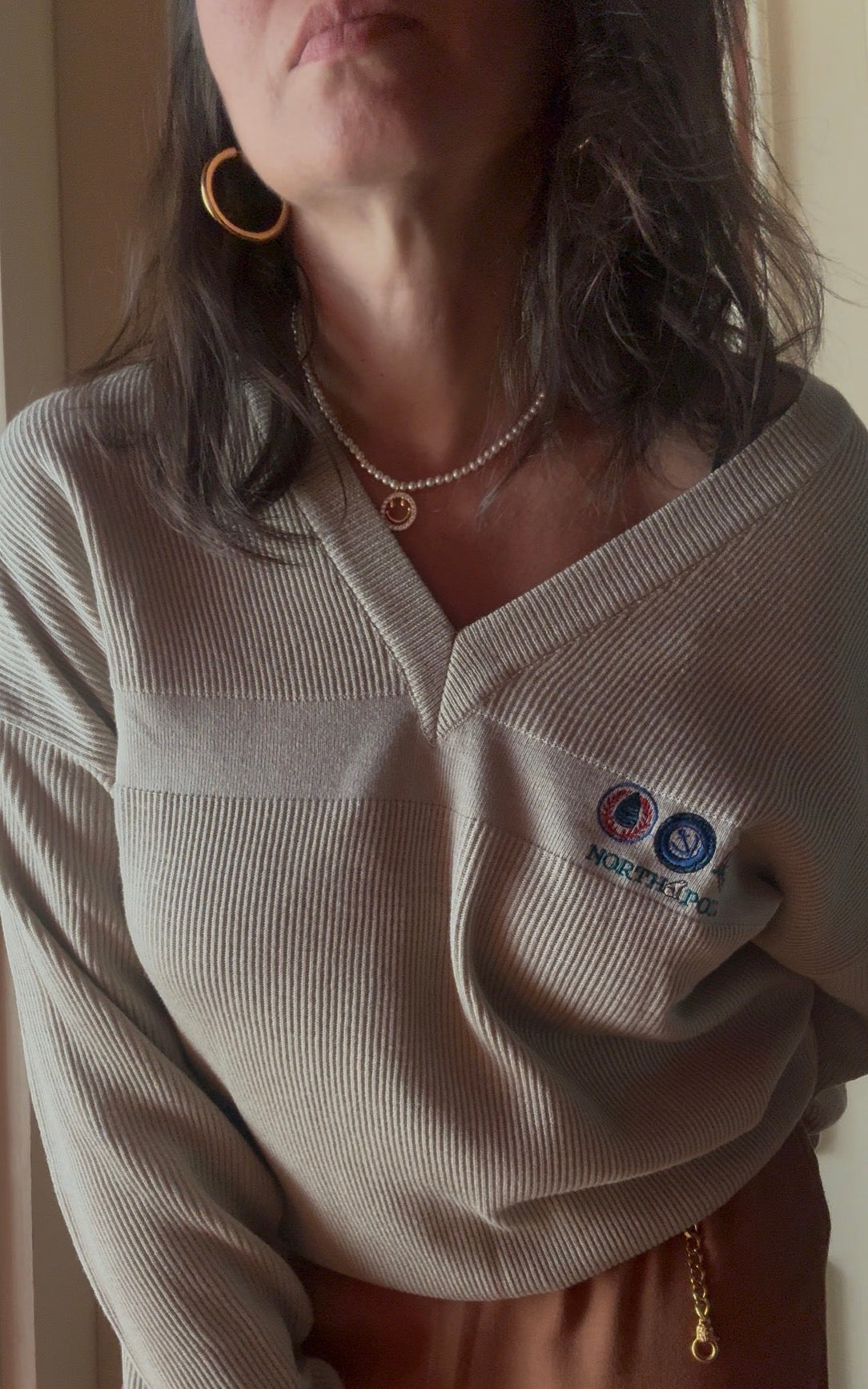 Pull scollo a V tortora