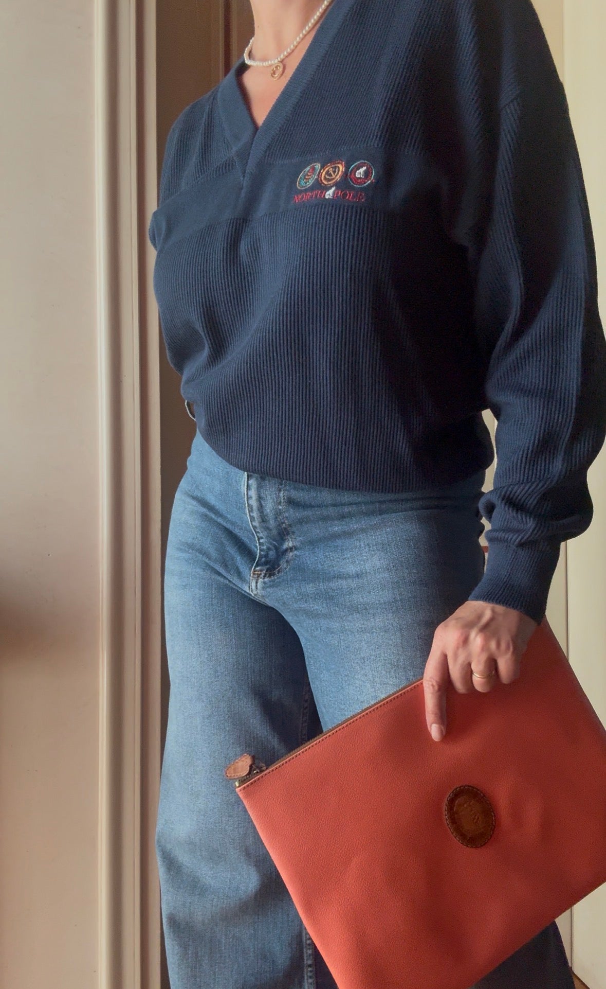 Pull scollo a V blu