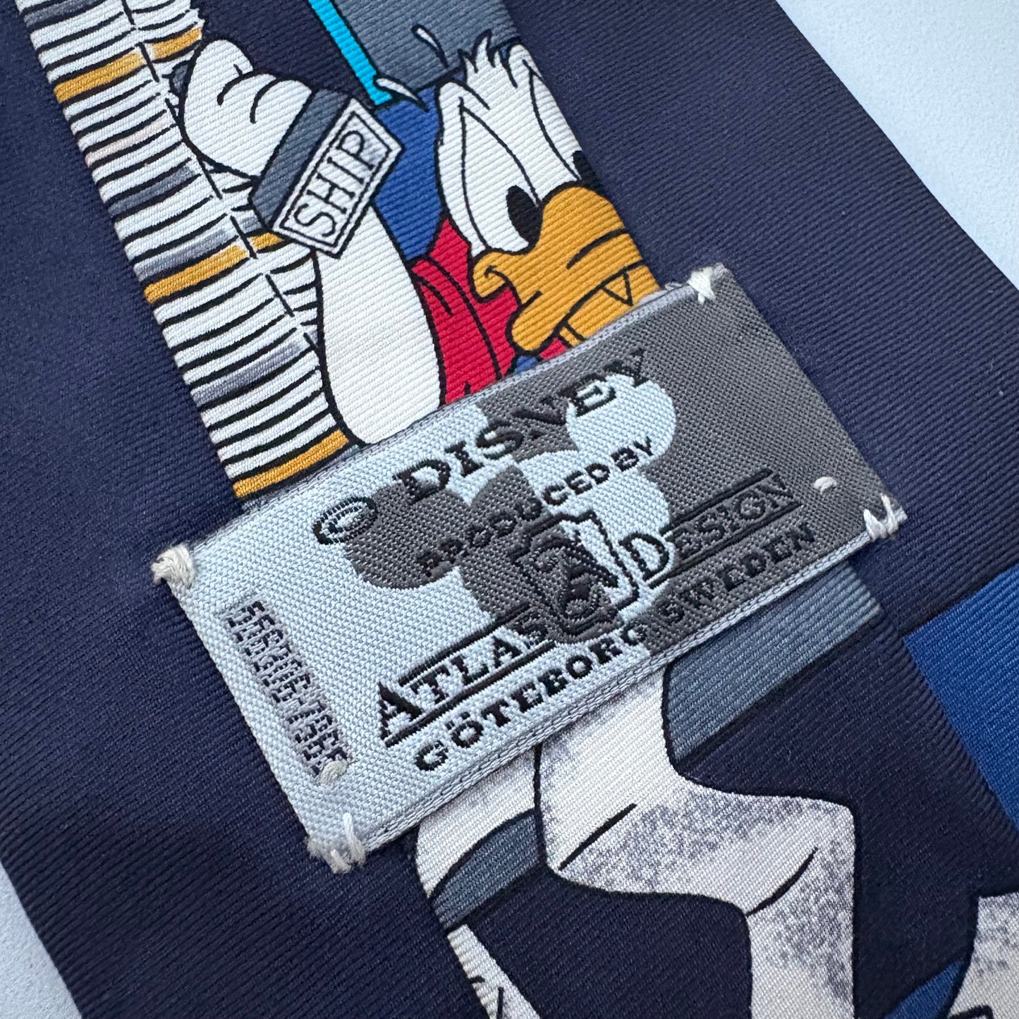 Paperino e Topolino in ufficio tie