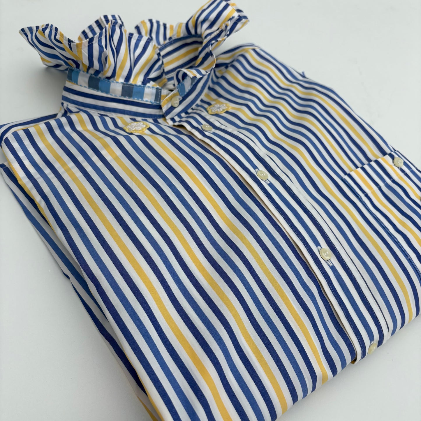 Sbarazzina a righe giallo e blu