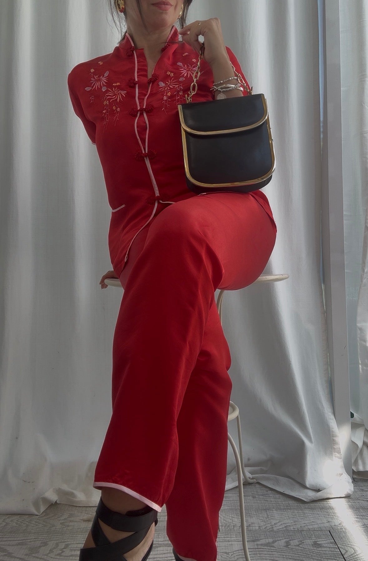 Completo orientale rosso