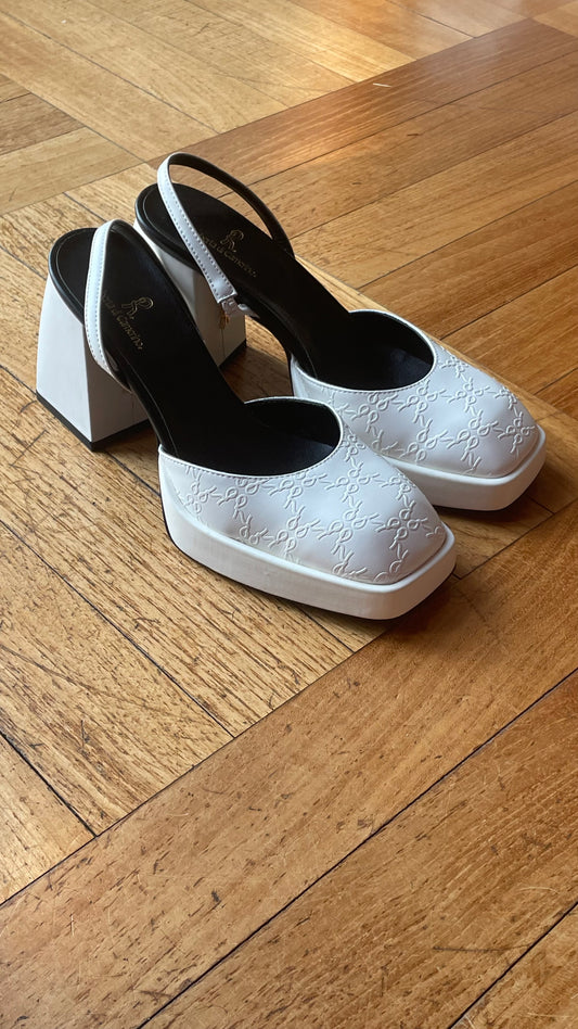 Roberta di Camerino White shoes