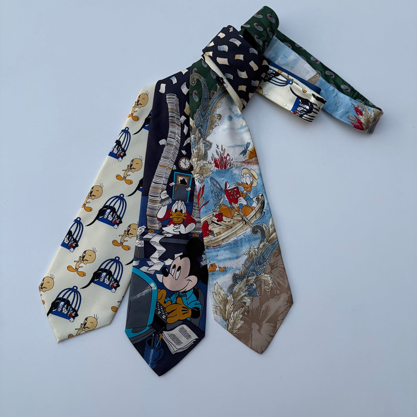 Paperino e Topolino in ufficio tie