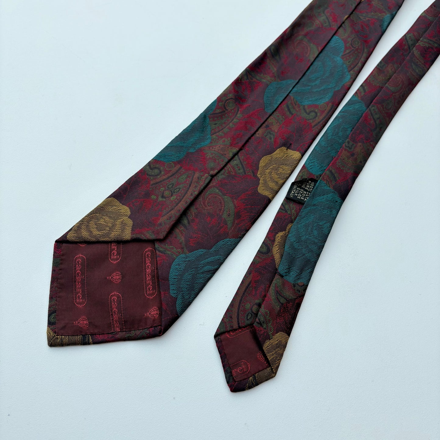 Cacharel tie