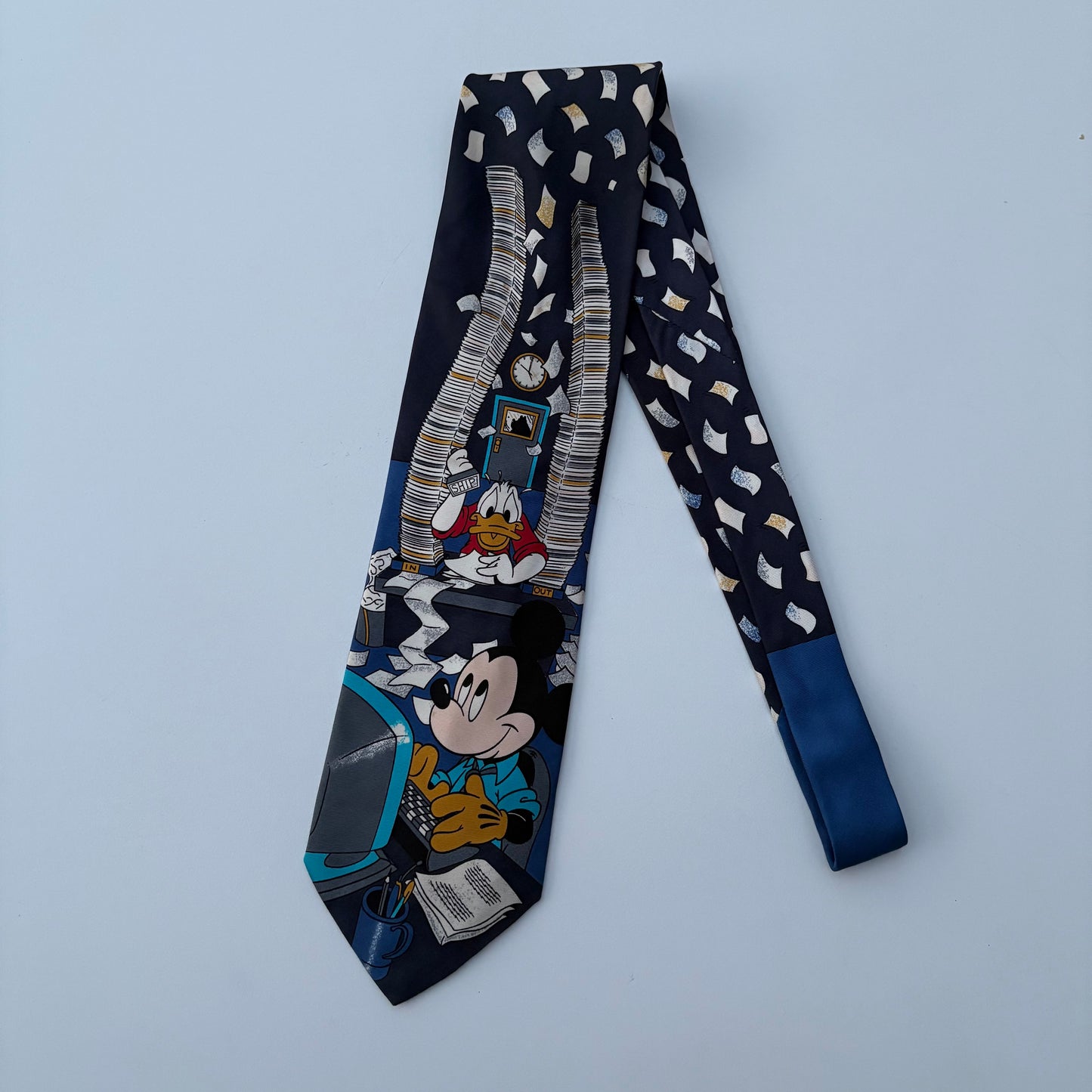 Paperino e Topolino in ufficio tie