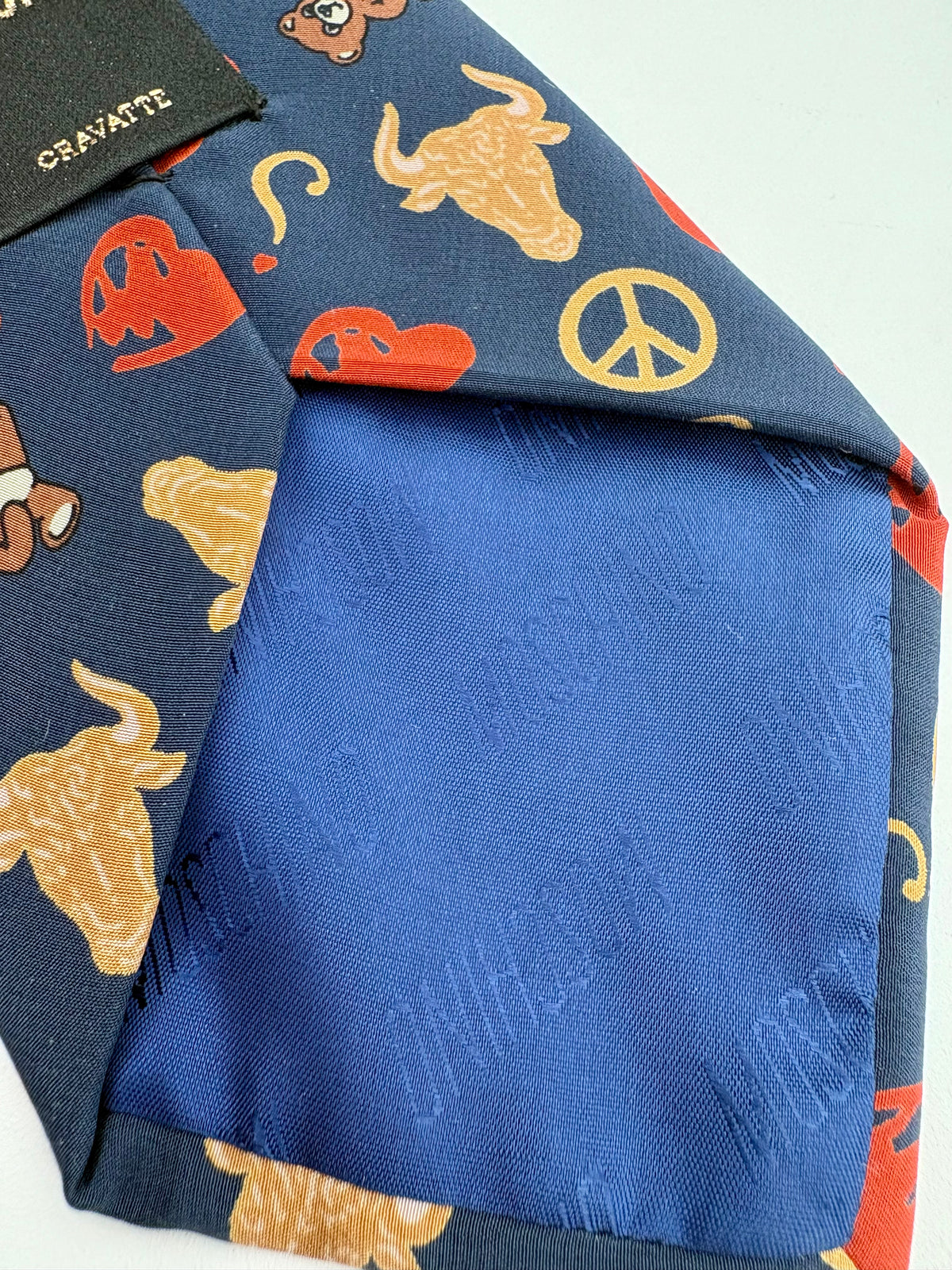 Cravatta Moschino con simboli
