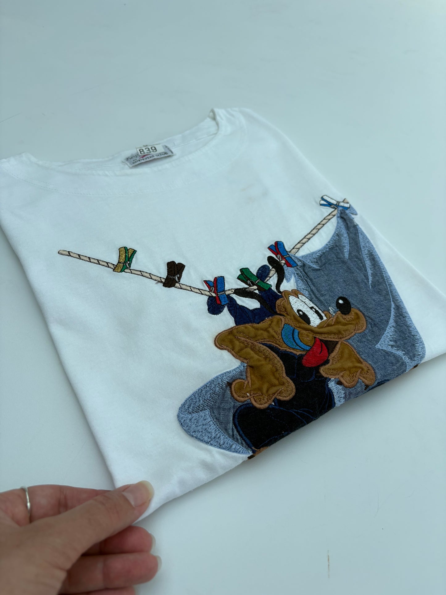 Ts Schvili con pluto e scollo barchetta