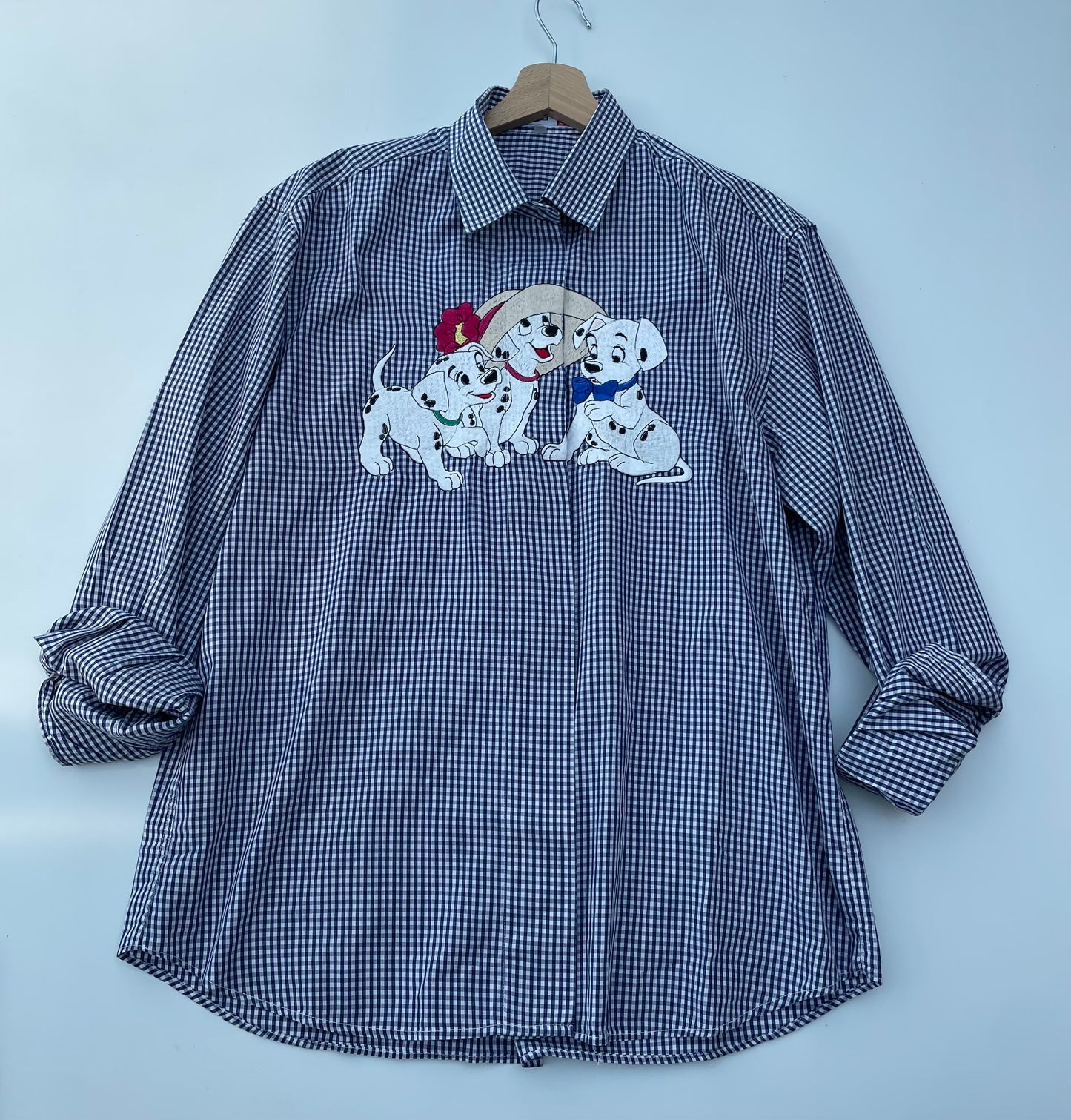 Dalmata su vichy bianco e blu