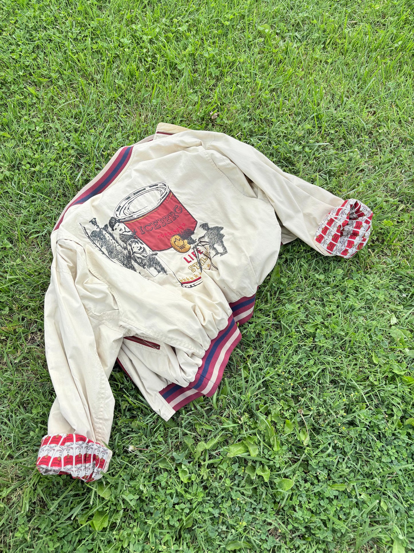 Bomber Iceberg con chaplin e lattina Campbell
