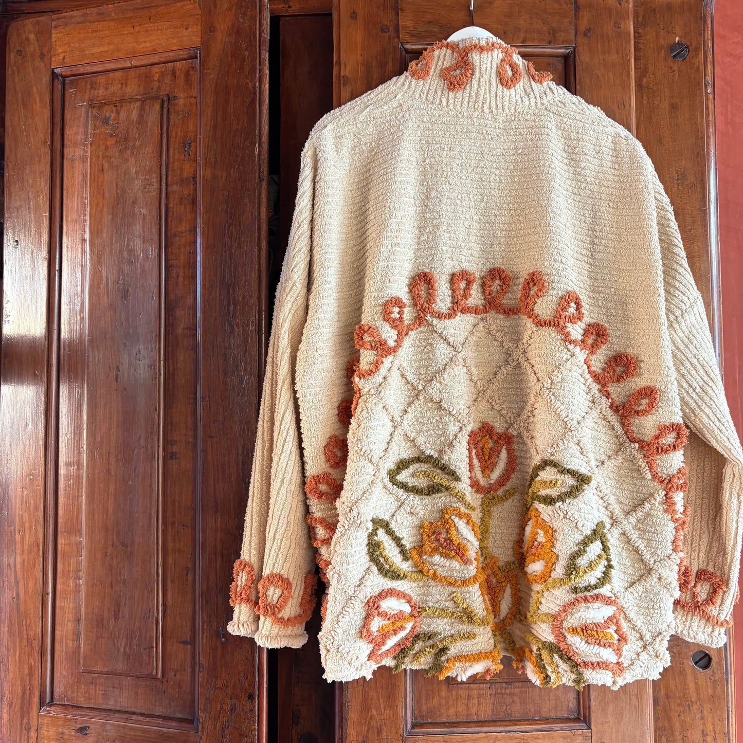 Giacca con disegno sul fondo