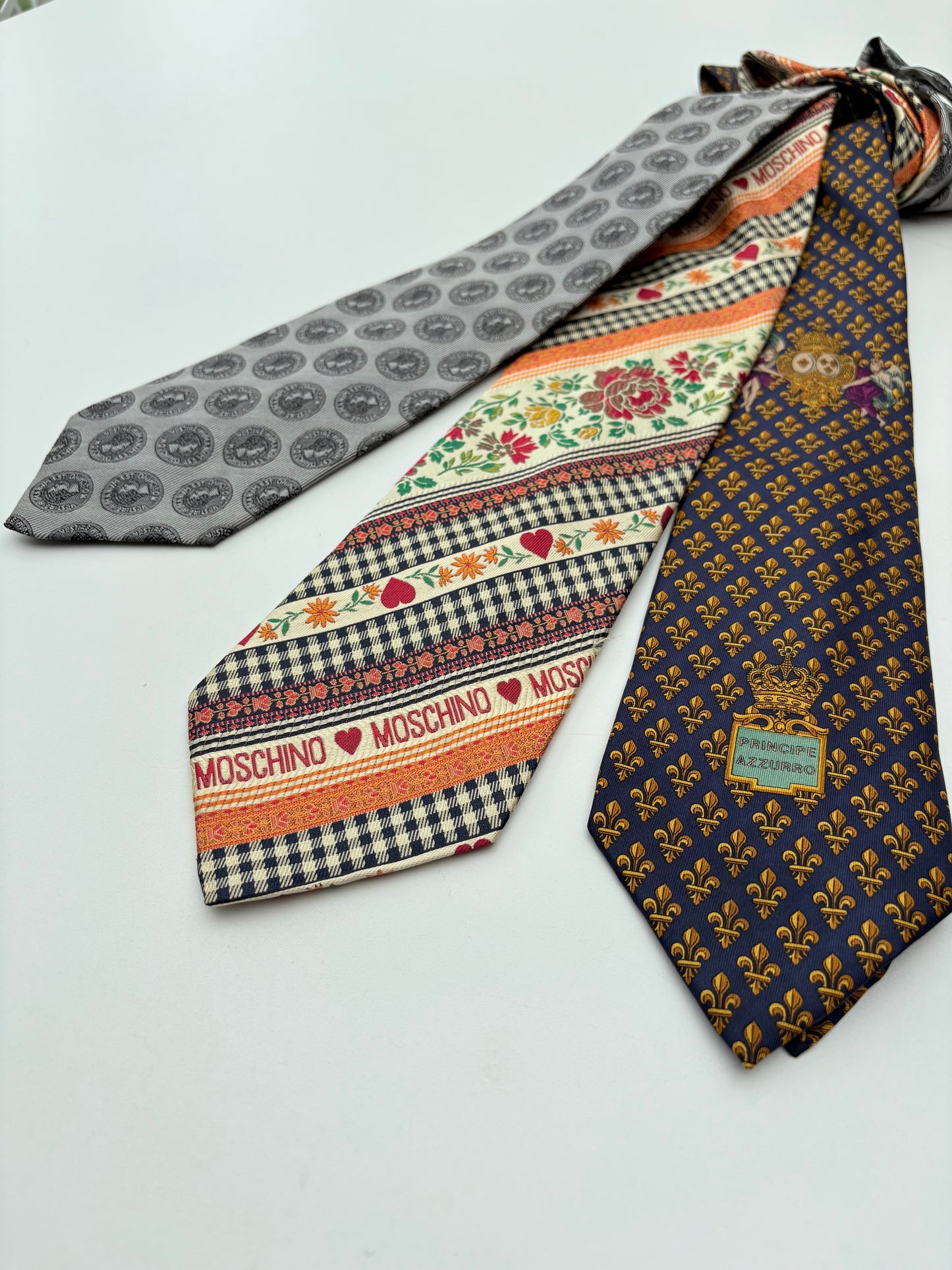 Moschino cravatta grigia