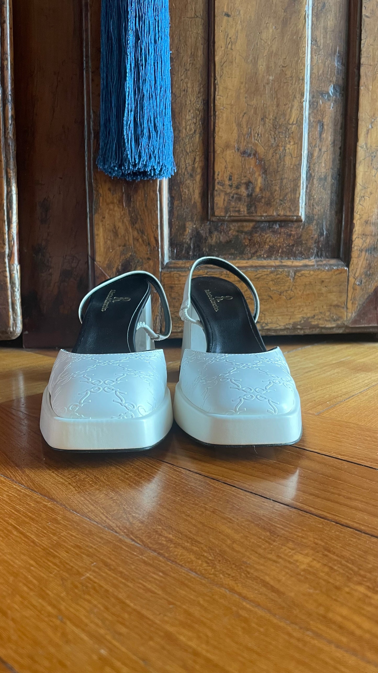 Roberta di Camerino White shoes