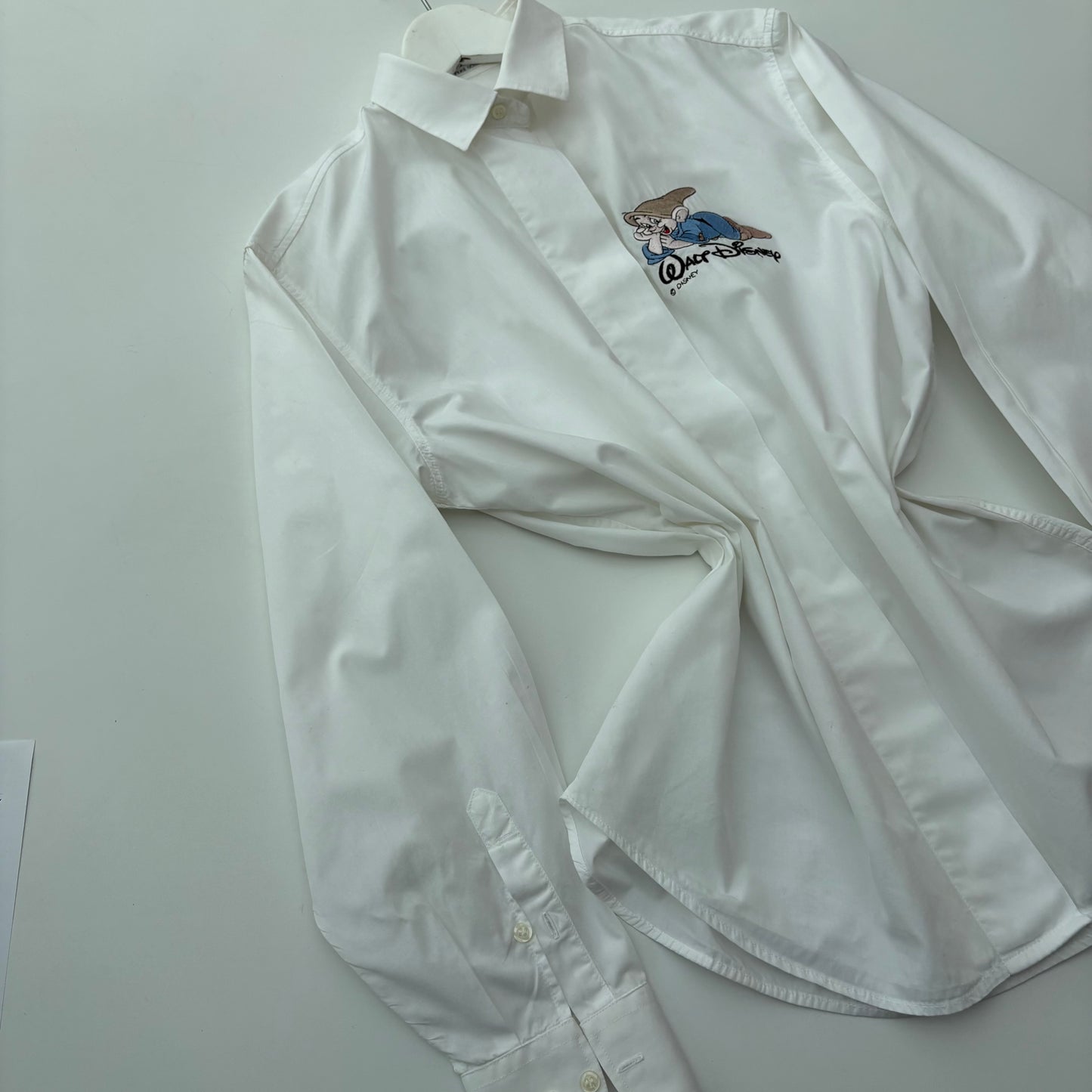 Cucciolo camicia bianca