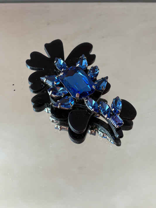 Spilla fiore blu con strass