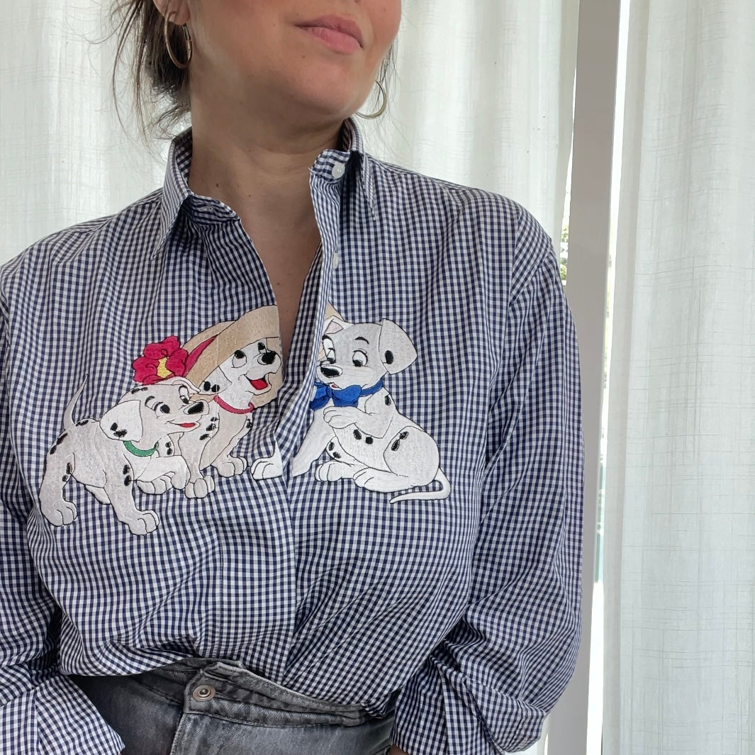 Dalmata su vichy bianco e blu
