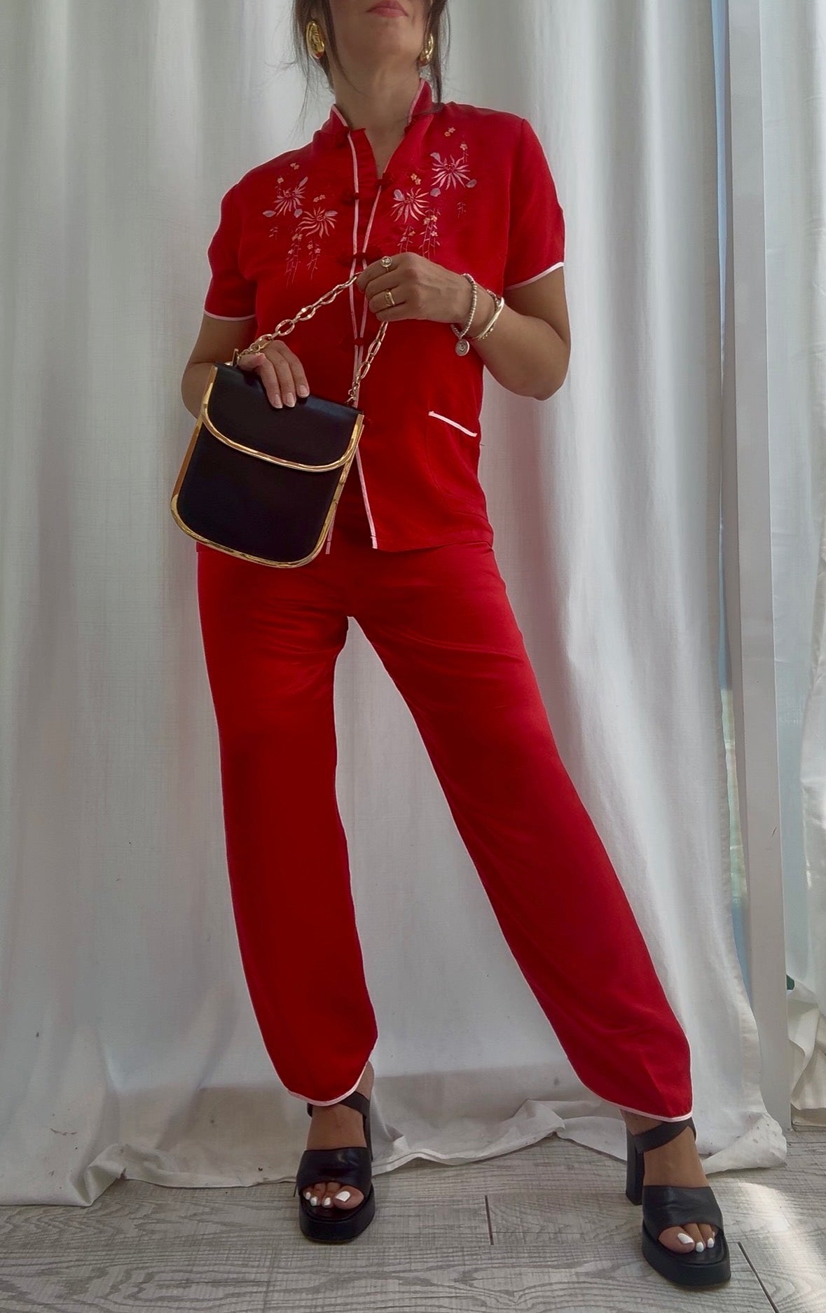 Completo orientale rosso