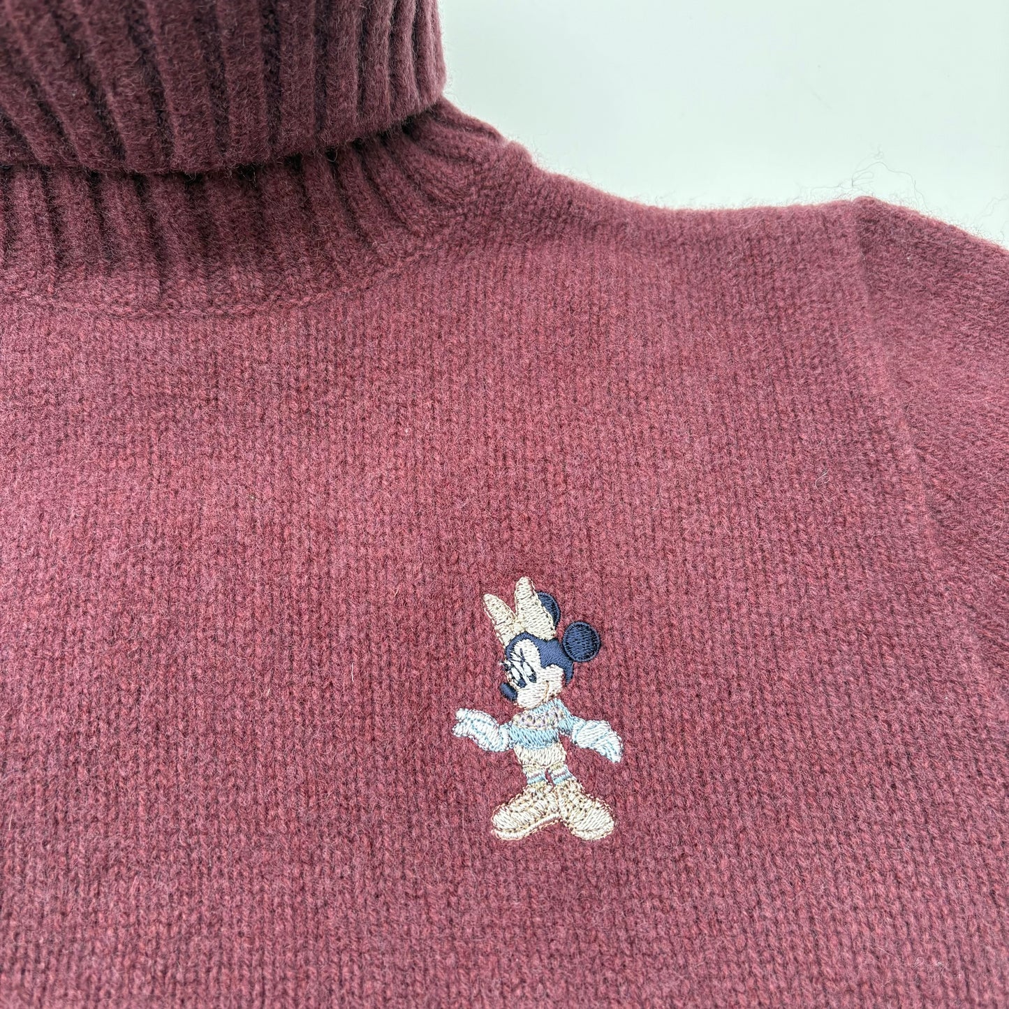 Donaldson pull bordeaux con Minnie