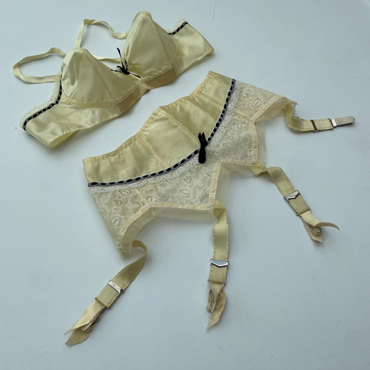 Lingerie burlesque