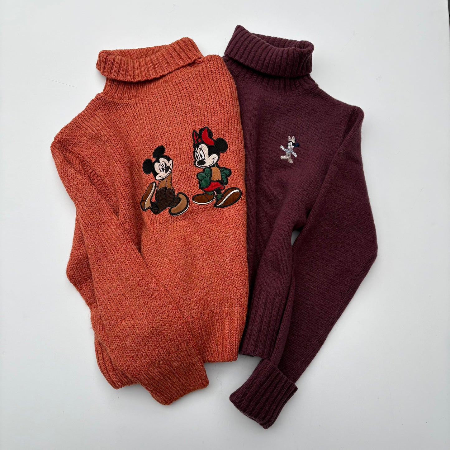 Donaldson pull bordeaux con Minnie