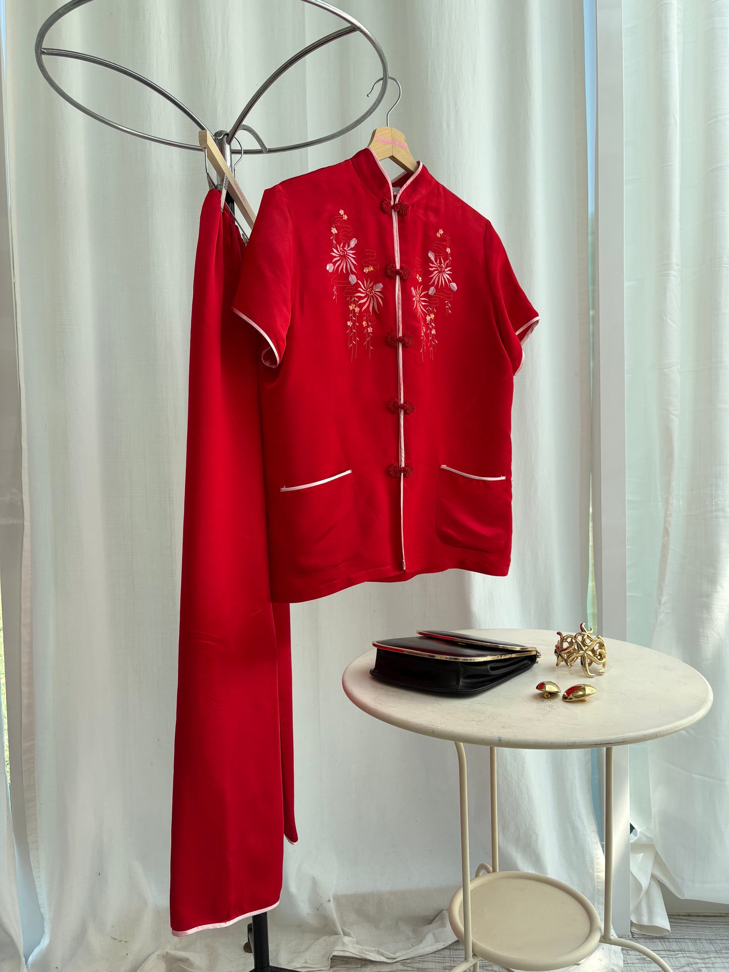 Completo orientale rosso
