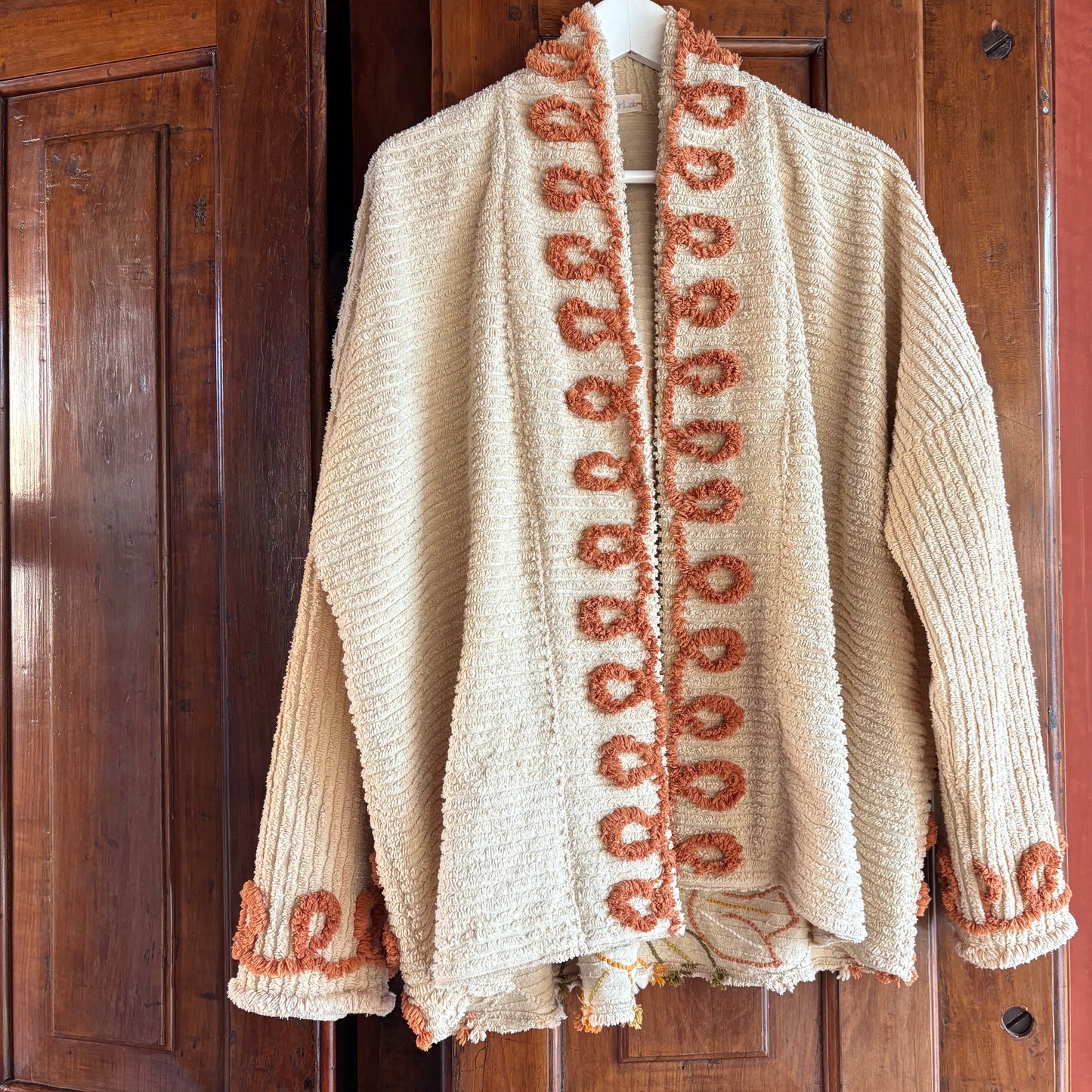 Giacca con disegno sul fondo