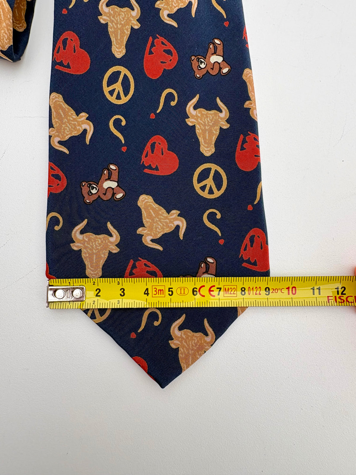 Cravatta Moschino con simboli