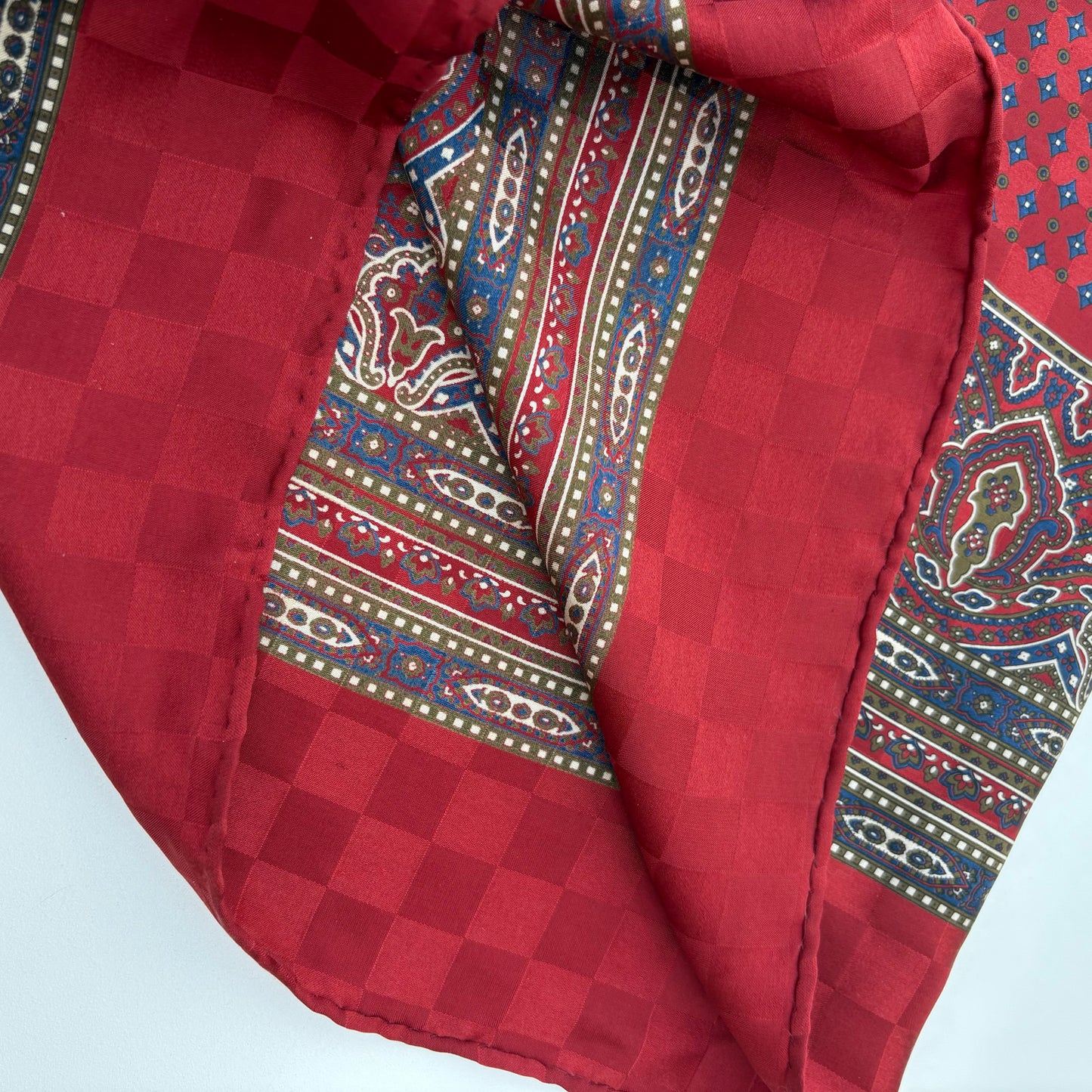 Fou shorts con bordo Etro-style