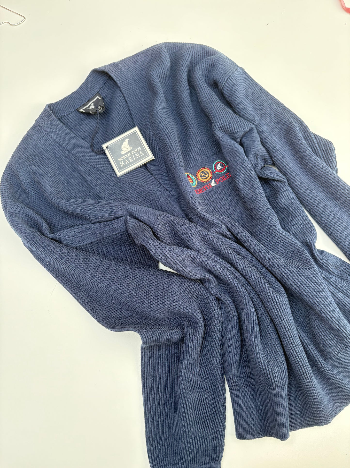 Pull scollo a V blu