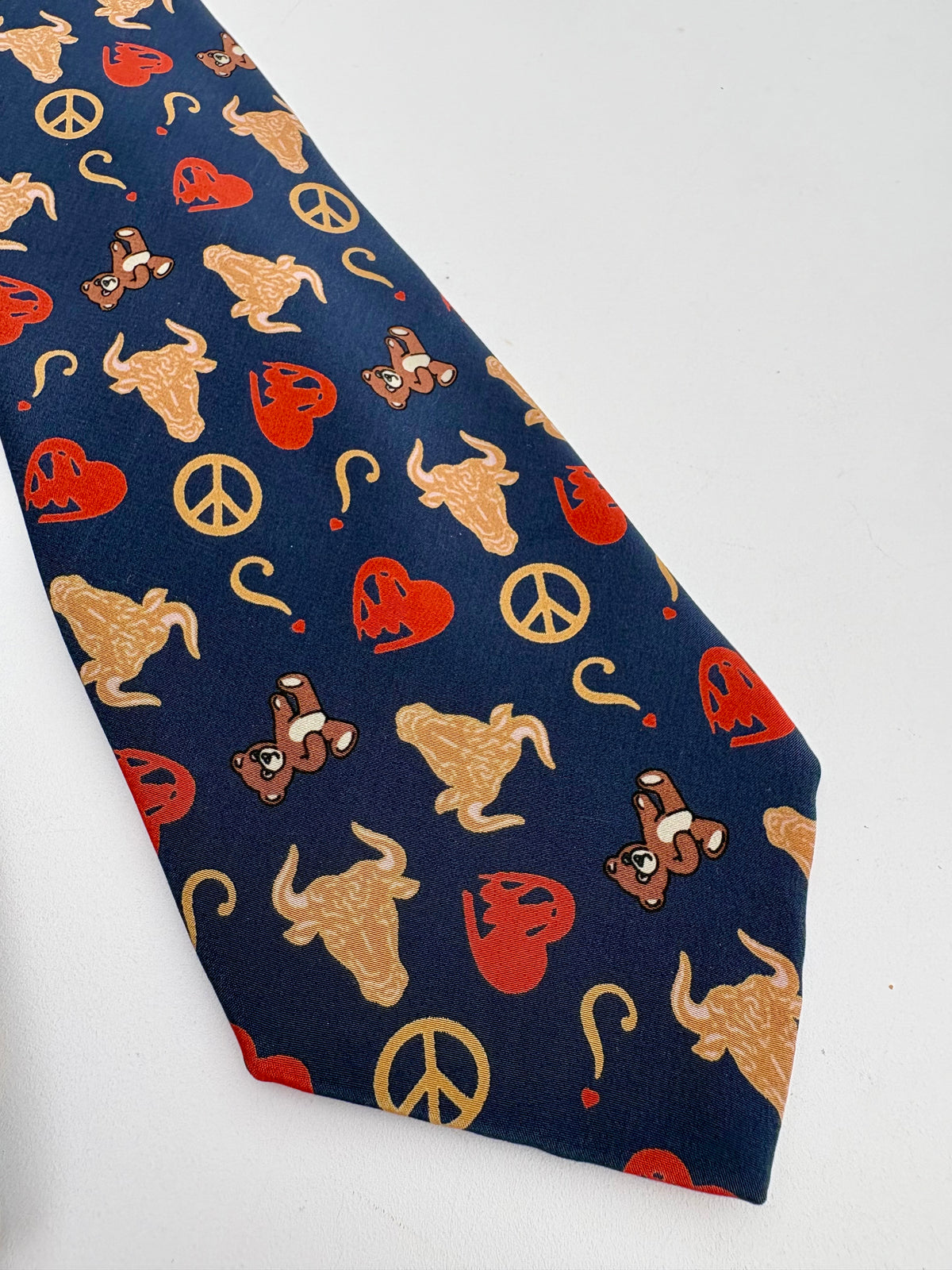 Cravatta Moschino con simboli