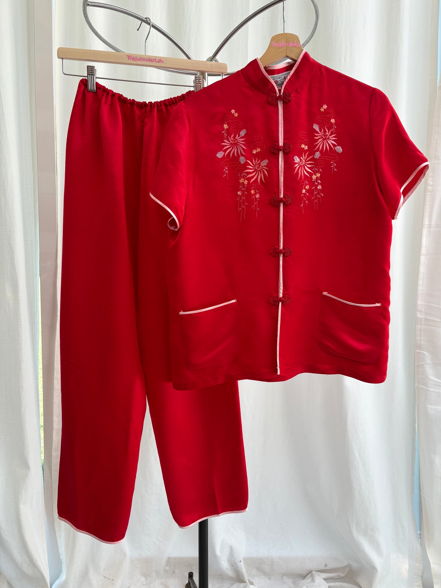 Completo orientale rosso