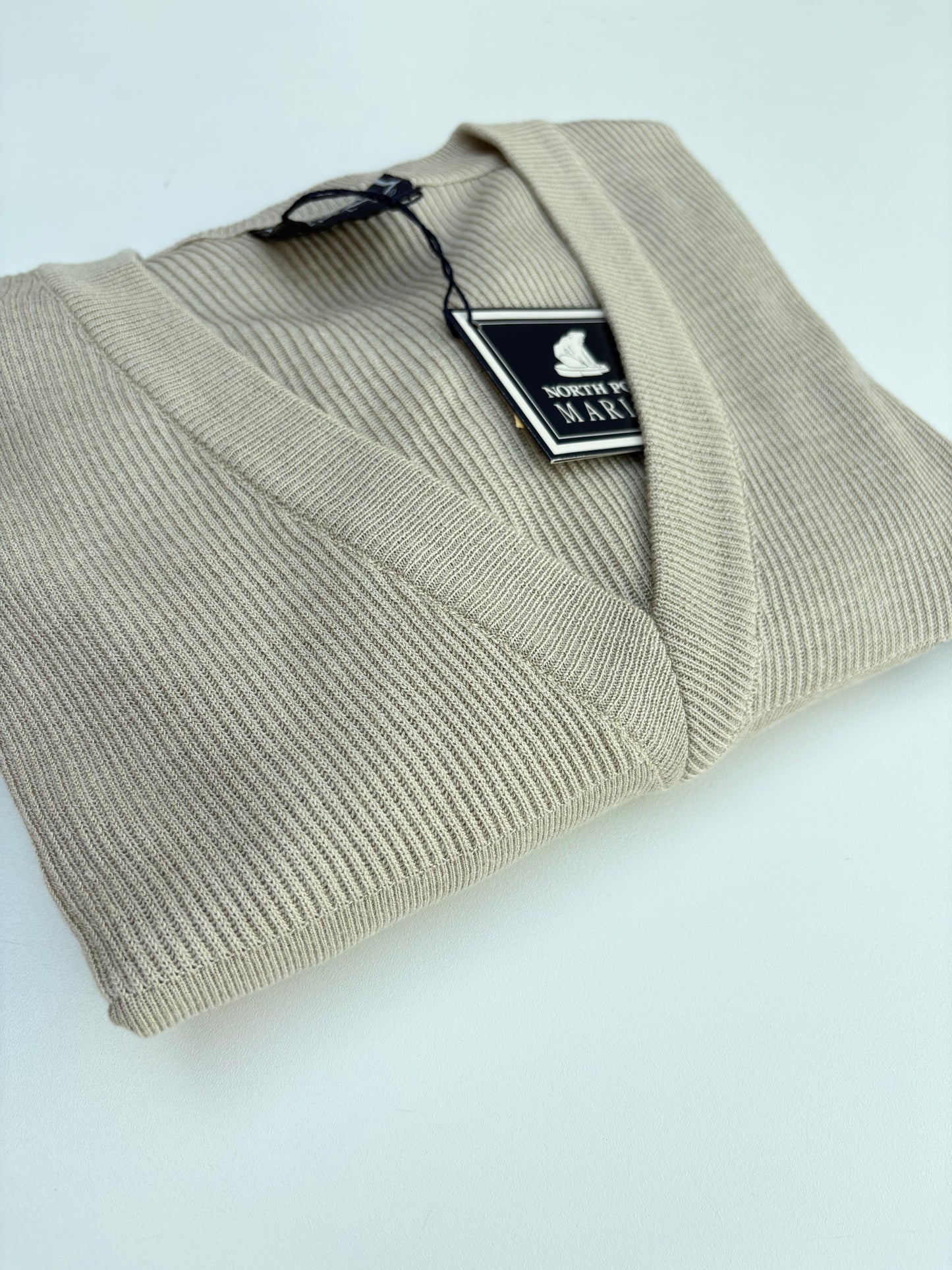Pull scollo a V tortora