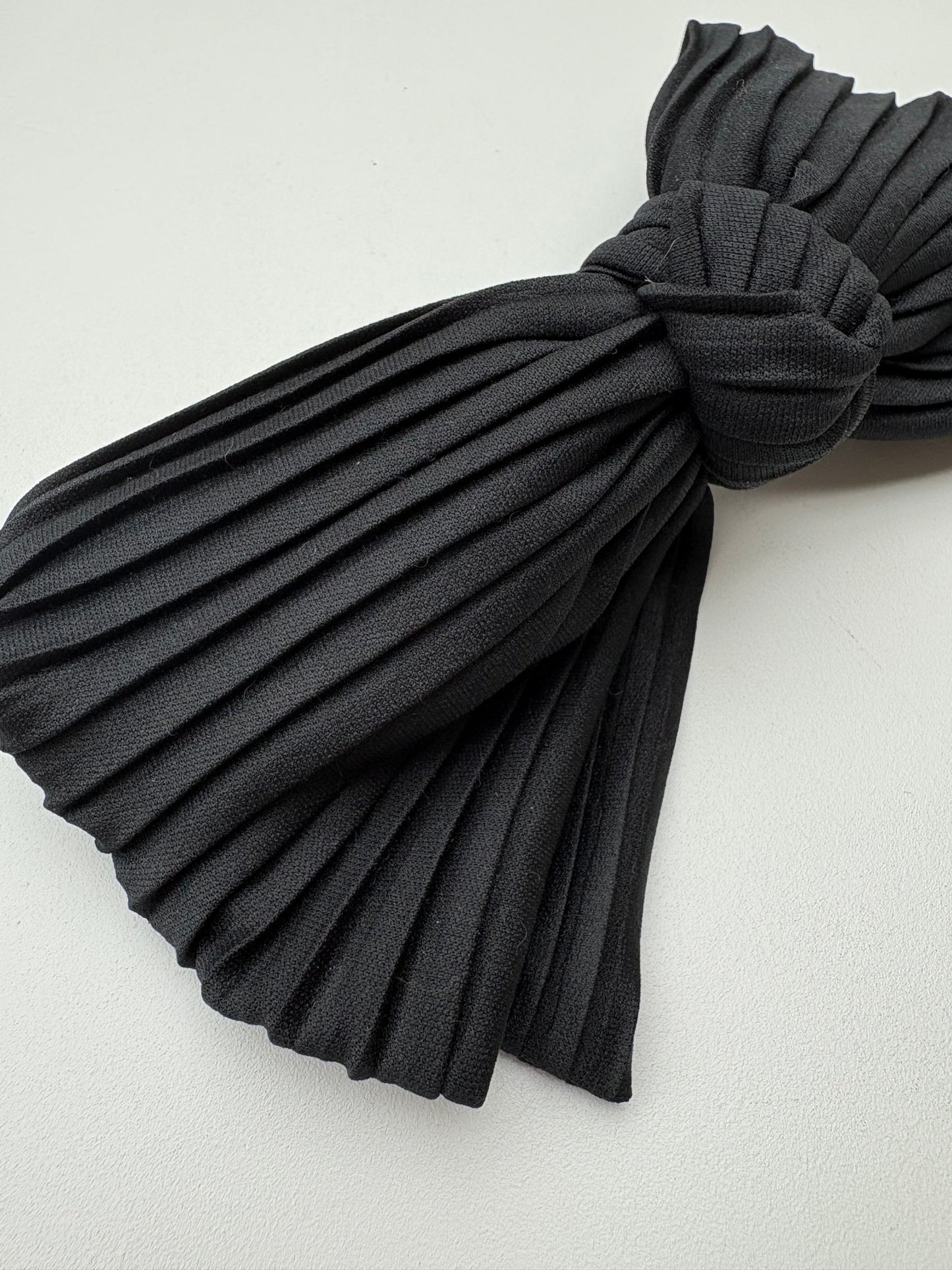 Fiocco nero plisse per capelli