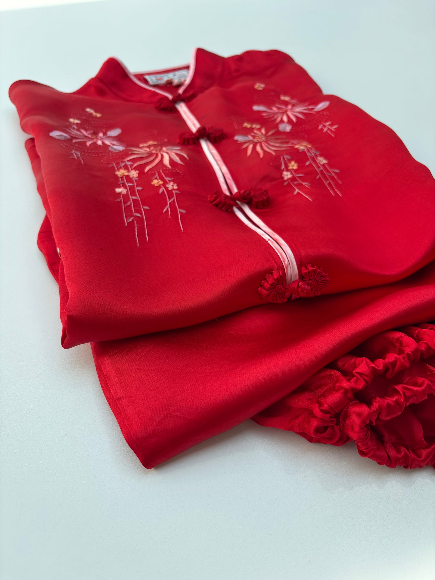 Completo orientale rosso