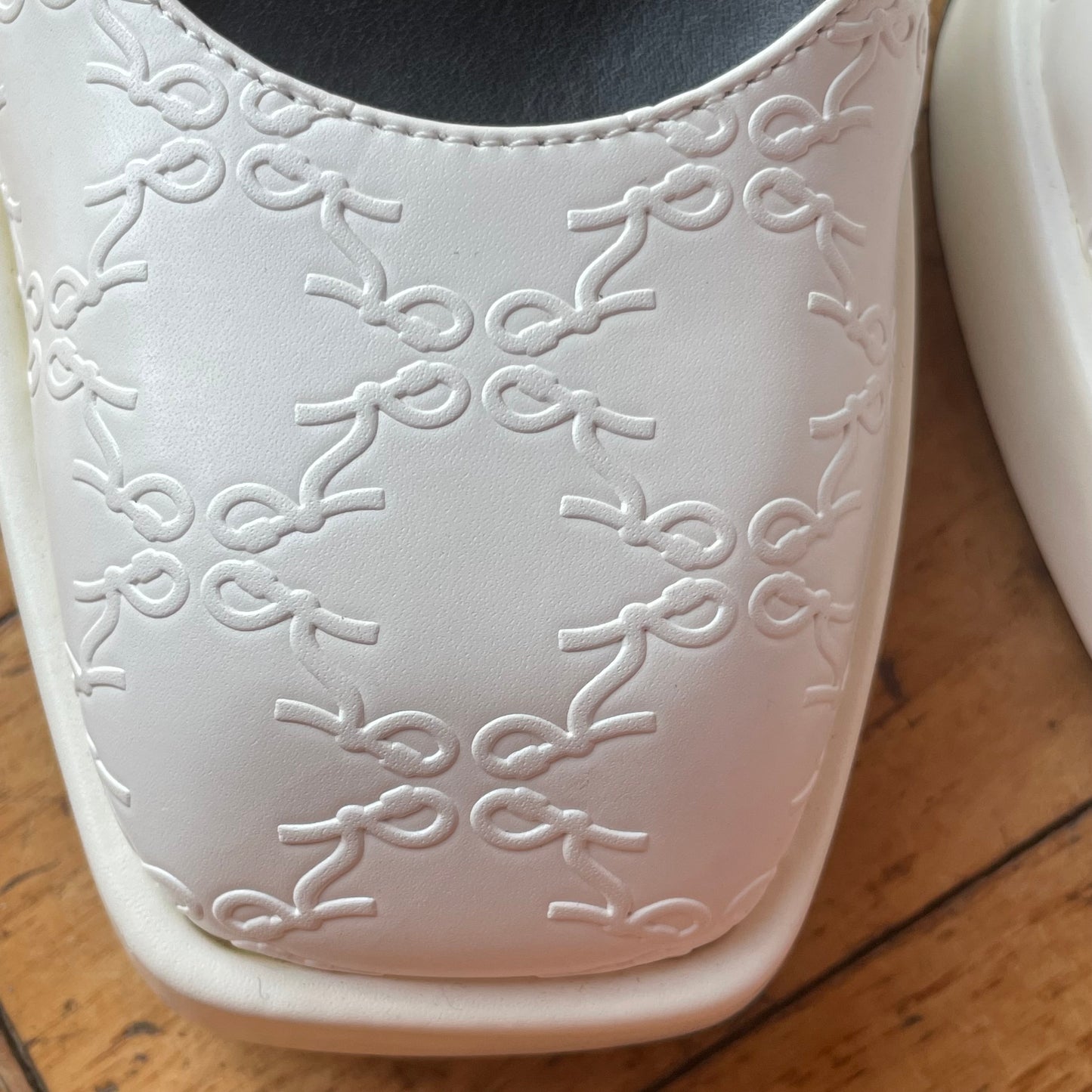 Roberta di Camerino White shoes
