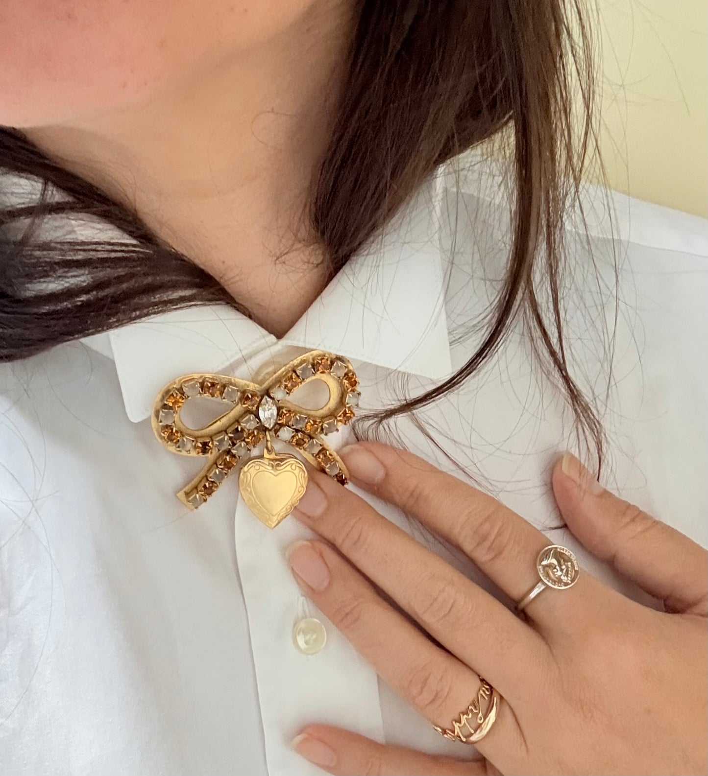 Spilla fiocco e ciondolo cuore