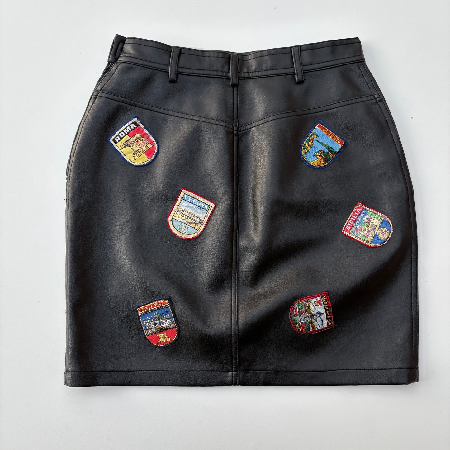 Moschino minigonna stemmi