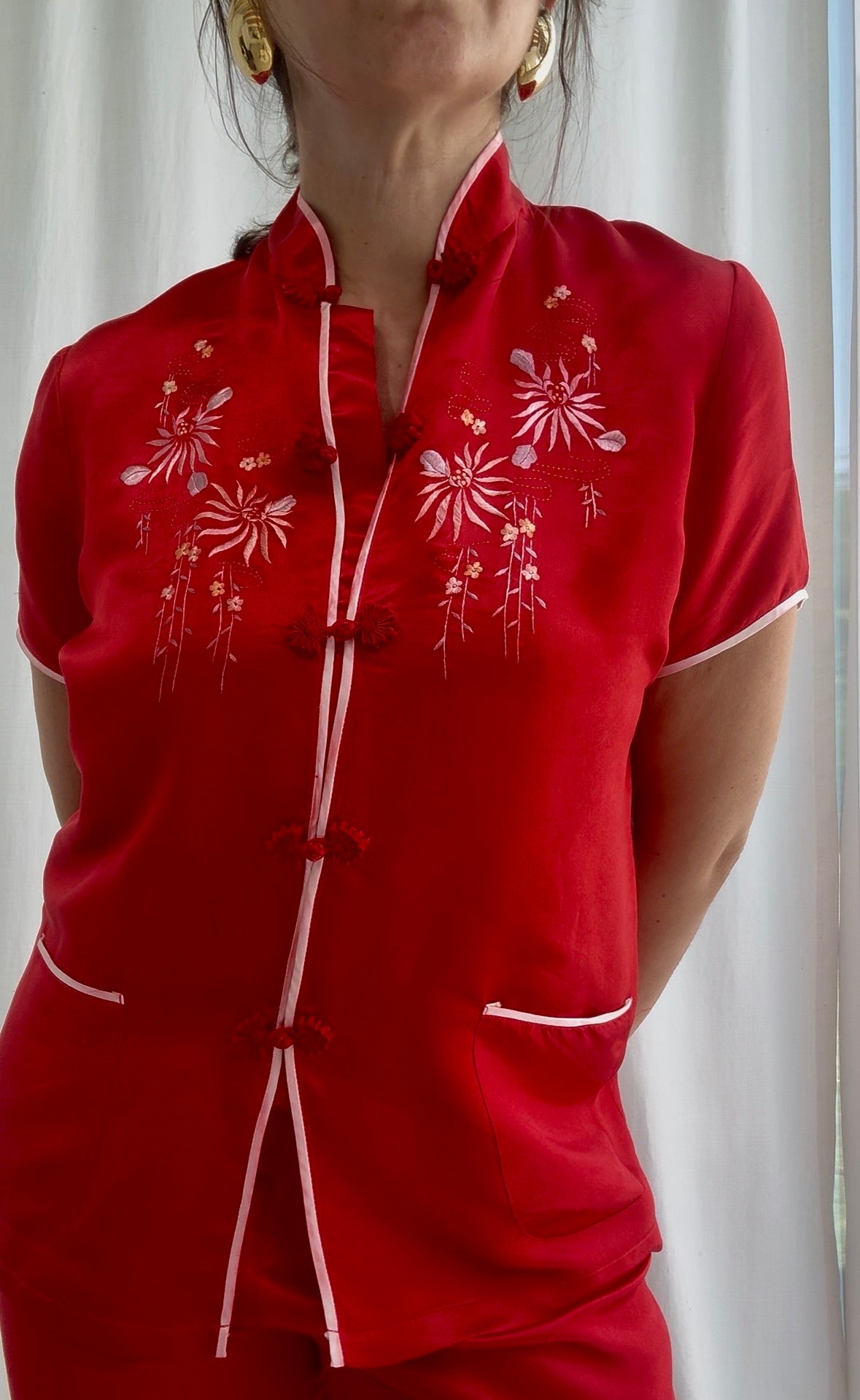 Completo orientale rosso