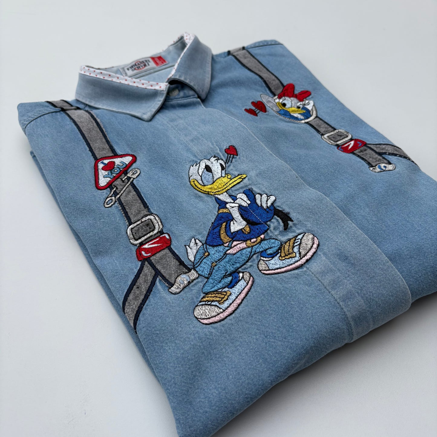 Paperino innamorato in jeans