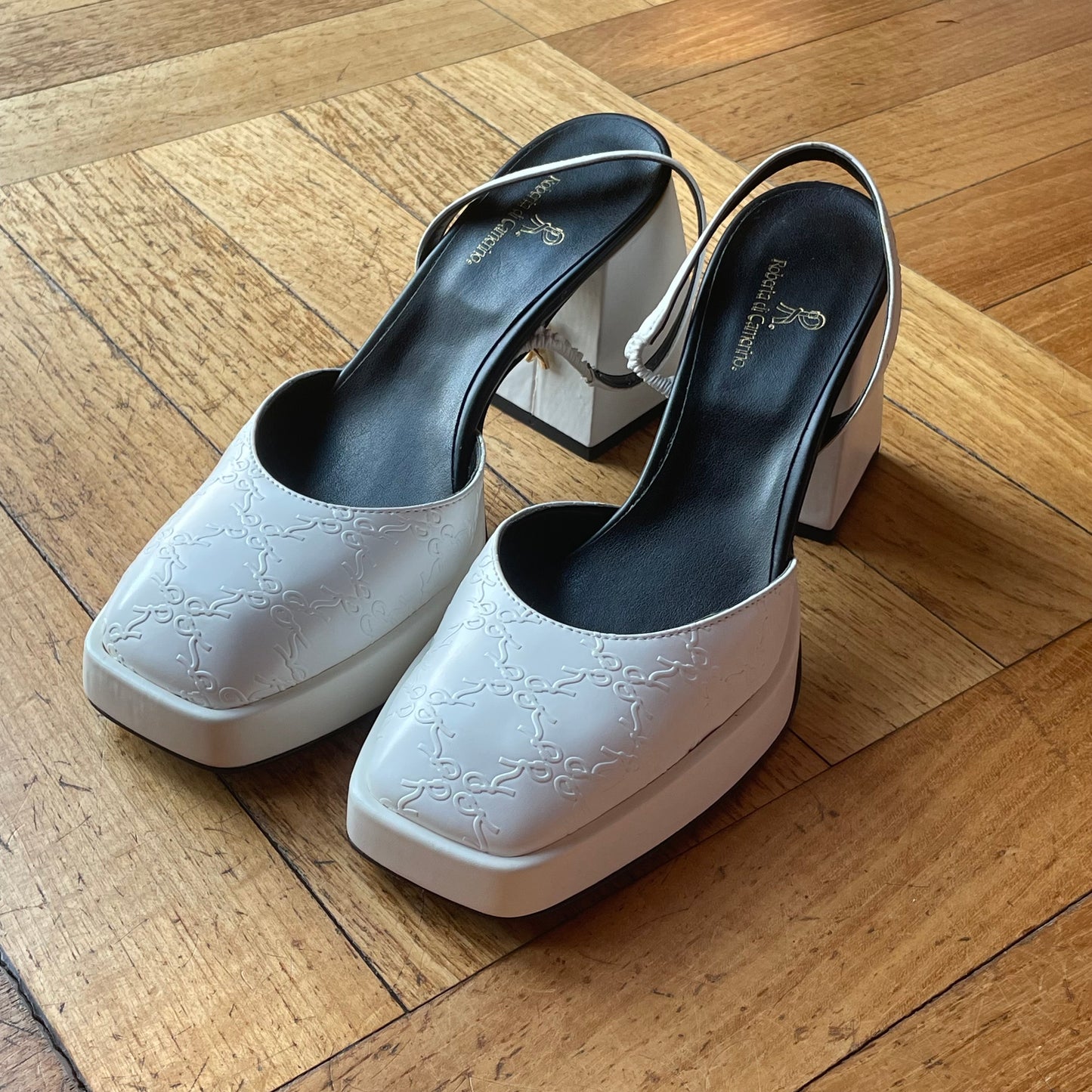 Roberta di Camerino White shoes