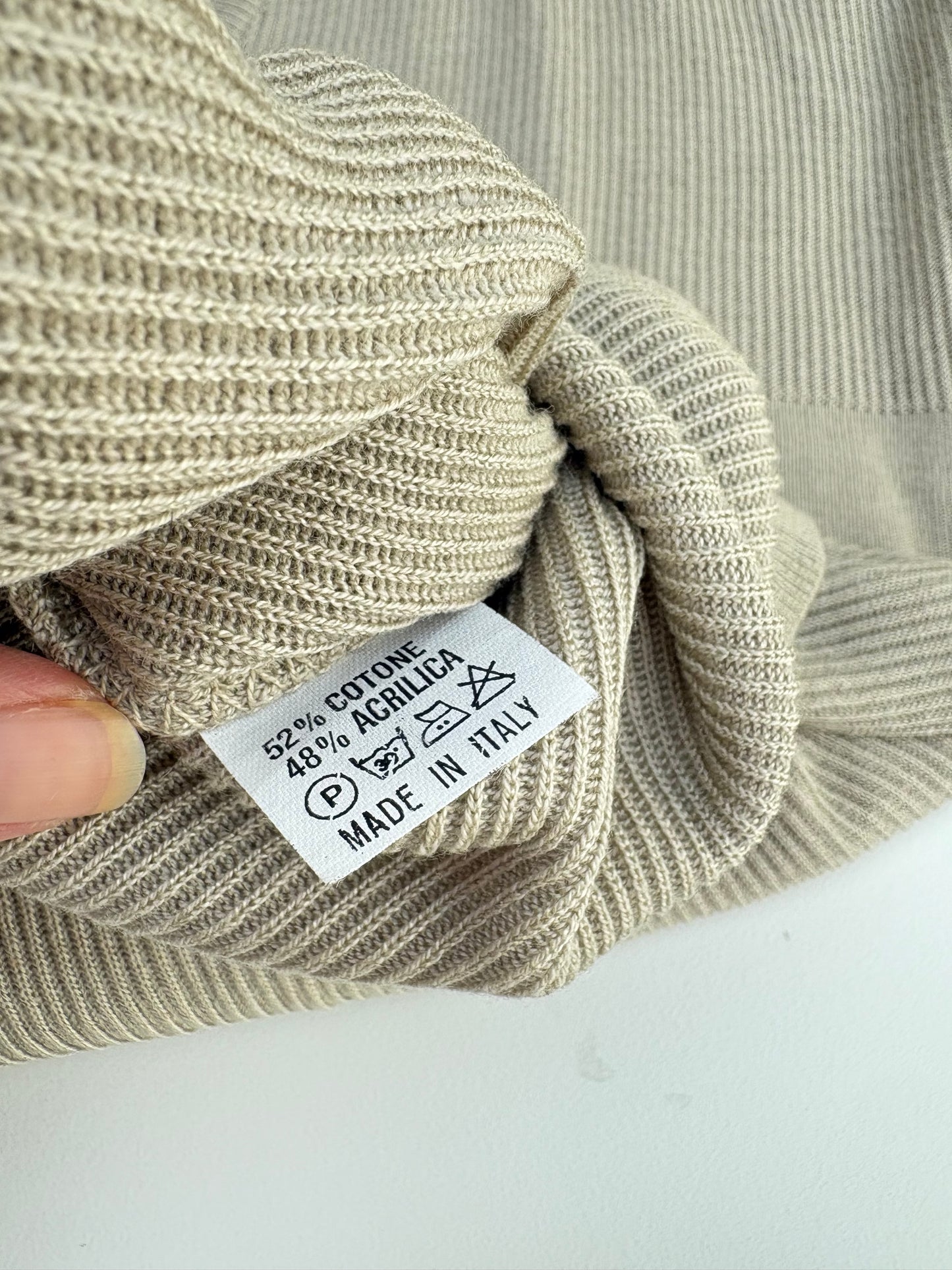 Pull scollo a V tortora