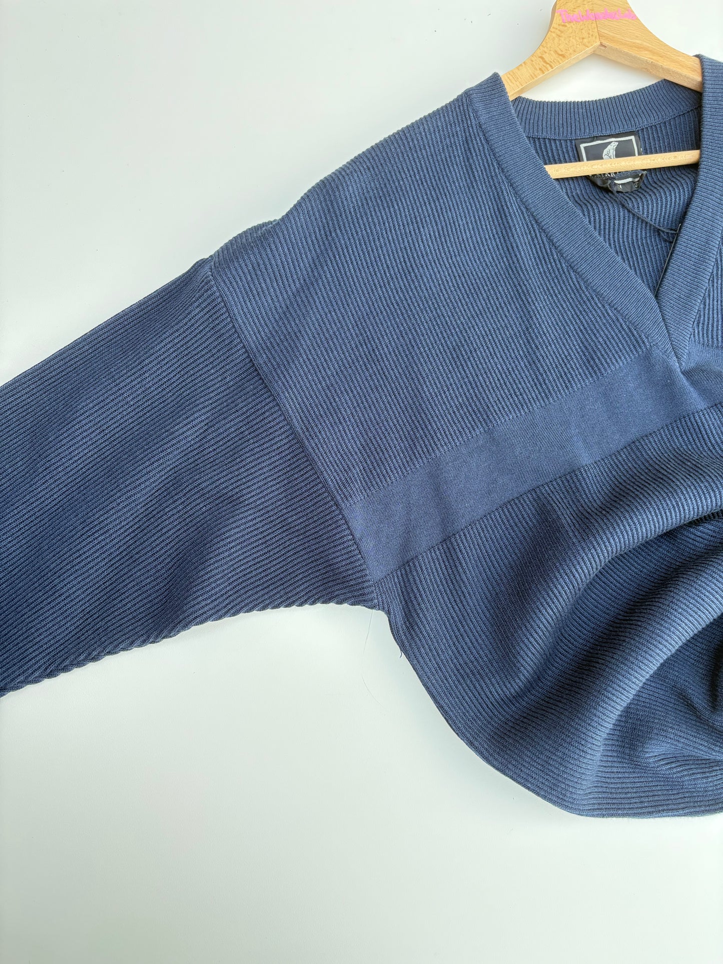 Pull scollo a V blu