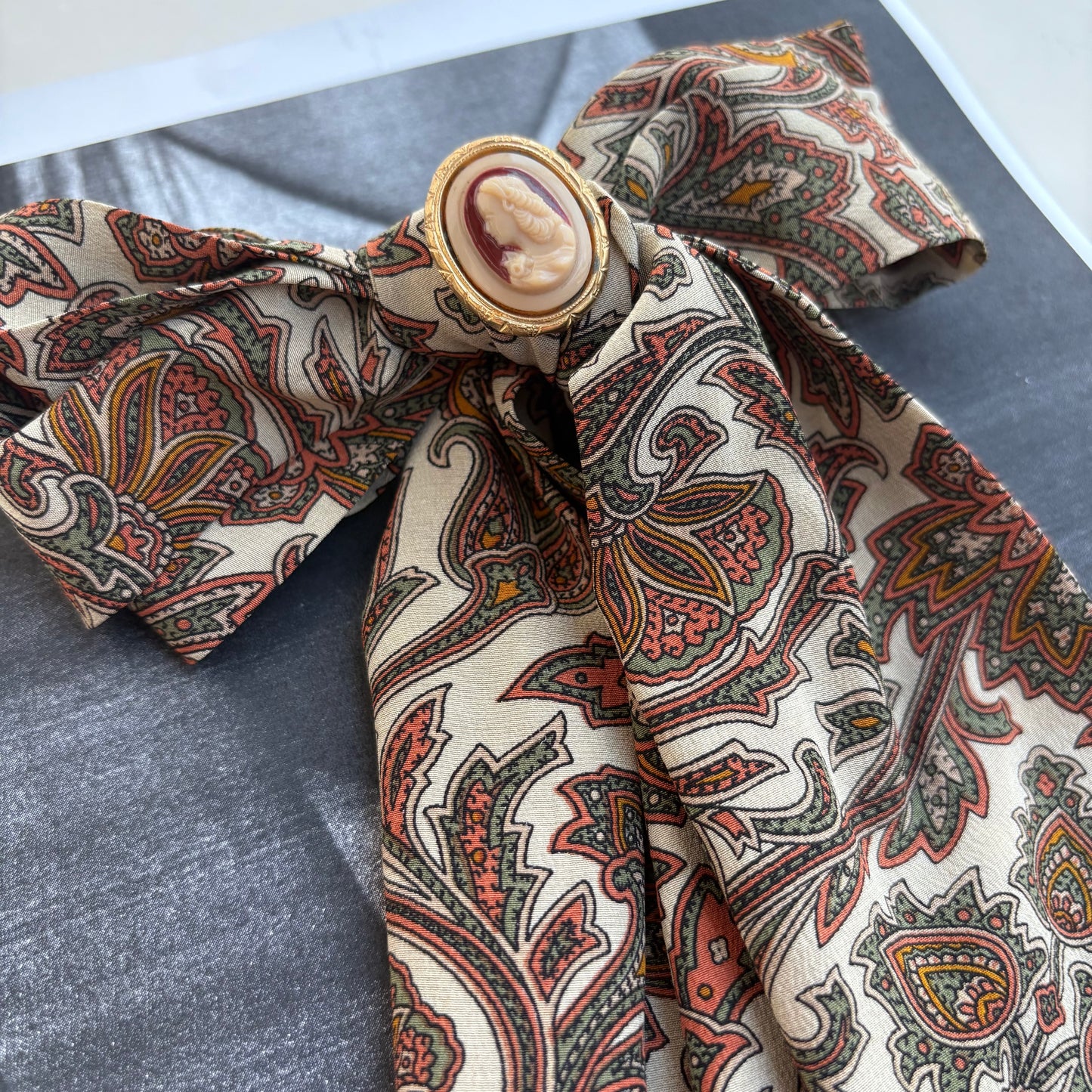 Fiocco paisley beige