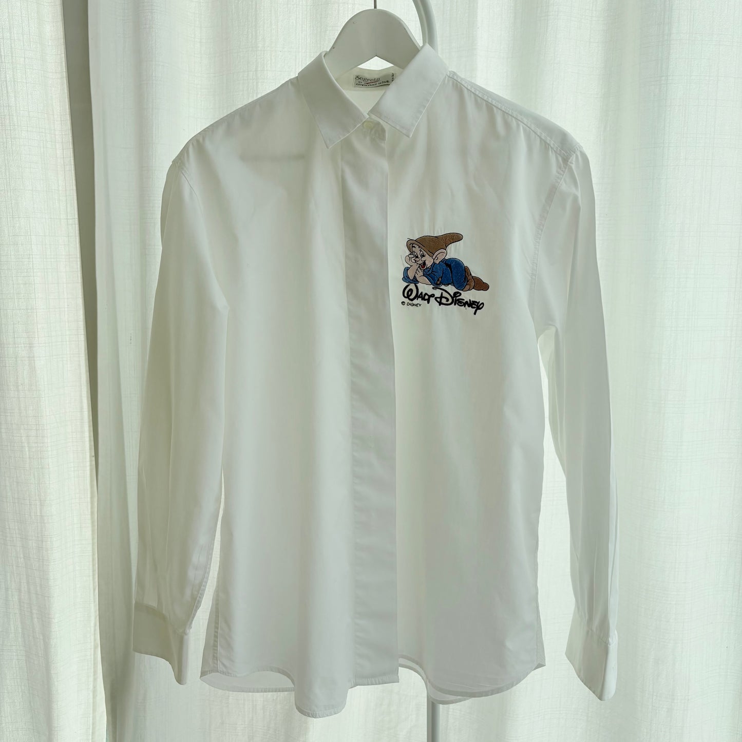 Cucciolo camicia bianca